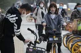 爱游戏官方网站-法甲赛程吃紧，那不勒斯关键时刻刷新队史纪录，态度坚定，团队化学反应显著(画图怎么取消锁定纵横比)